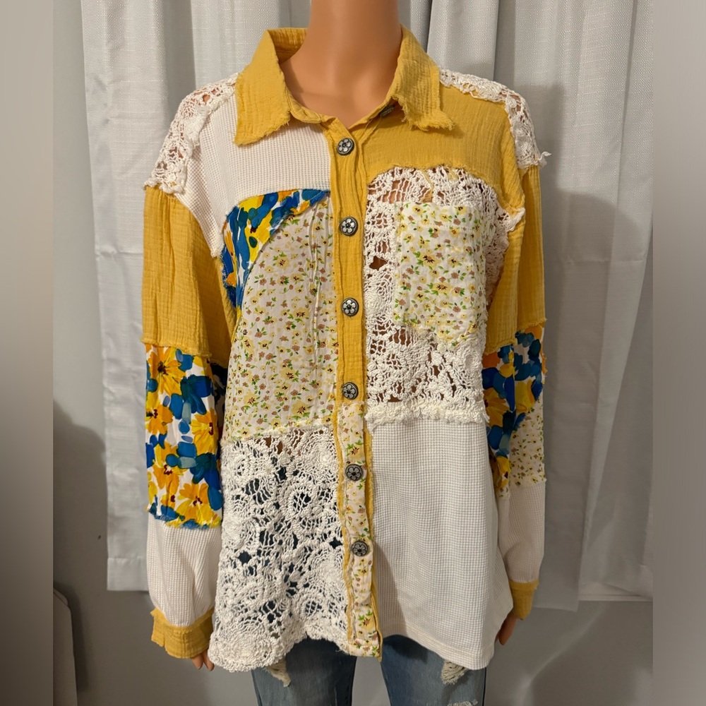 Cool POL size S yellow white blue floral oversized button up long sleeve shirt